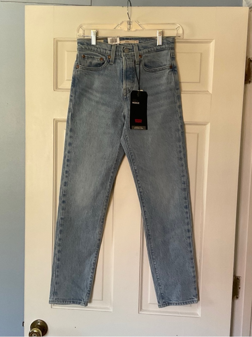 Levi’s Wedgie Icon Fit High Waist Jeans in Tango Light Blue Denim Size 24 NWT